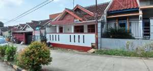 Di Jual Rumah di Perum Jomin Permai, Cikampek lokasi di Karawang Kab., tersedia melalui melalui situs Olx