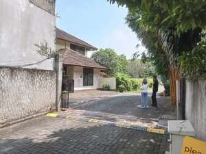 DI JUAL RUMAH HARGA DI BAWAH NJOP lokasi di Jakarta Selatan, tersedia melalui melalui situs Olx