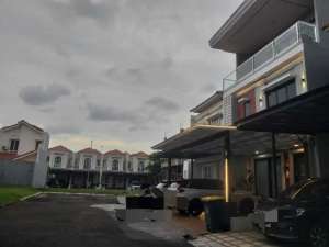 di jual rumah jgc lokasi di Jakarta Timur, tersedia melalui melalui situs Olx