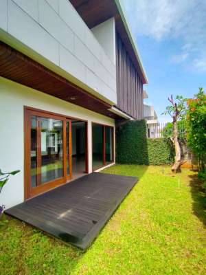 Di Jual Rumah Mewah di Pondoh Indah dekat banyak fasilitas umum lokasi di Jakarta Selatan, tersedia melalui melalui situs Olx