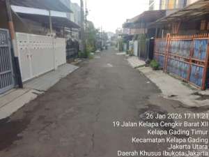 Di SEWA kan Rumah 1,5 lantai FULL FURNISH Di KELAPA CENGKIR BARAT Kelapa Gading Permai lokasi di Jakarta Utara, tersedia melalui melalui situs Olx