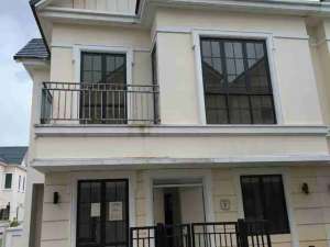 Di Sewakan Cepat Unit Rumah Double Dekker Lavon 2 SWANCITY lokasi di Tangerang Kota, tersedia melalui melalui situs Olx