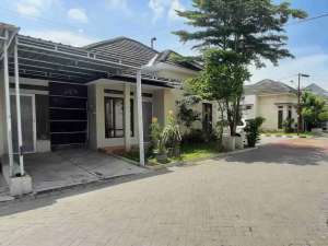 Di sewakan nyaman cluster Gentan ada kolam renang komplek perumahan. lokasi di Surakarta Kota, tersedia melalui melalui situs Olx