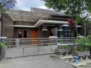 DI SEWAKAN RUMAH 35 Juta Full Prabot di Klodran Kota Solo lokasi di Surakarta Kota, tersedia melalui melalui situs Olx