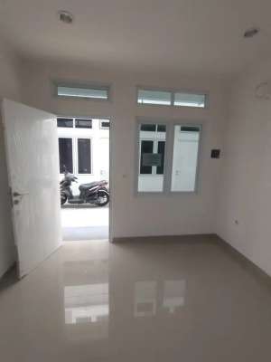 Di sewakan rumah bagus di utan kayu jakarta timur lokasi di Jakarta Timur, tersedia melalui melalui situs Olx