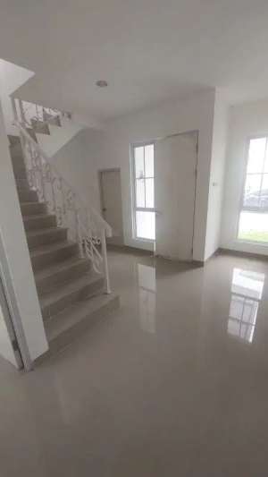 Di Sewakan Rumah CLUSTER SPORTCITY JABABEKA lokasi di Bekasi Kab., tersedia melalui melalui situs Olx