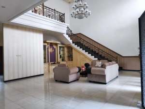 Dian Istana lokasi di Surabaya Kota, tersedia melalui melalui situs Olx