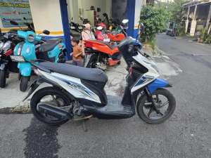Jual bekas DIJUAL CASH HONDA BEAT ESP CBS FI THN 2015 PAJAK IDUP SIAP PAKAI,lokasi di Jakarta Selatan