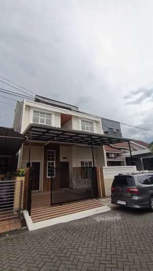 Dijual Cepat BU Rumah Baru Gress 2 Lantai Ketintang Madya, Gayungan lokasi di Surabaya Kota, tersedia melalui melalui situs Olx