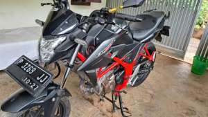 Jual bekas Dijual cepat CB150R 2017,langsung chat saja,lokasi di Jember Kab.