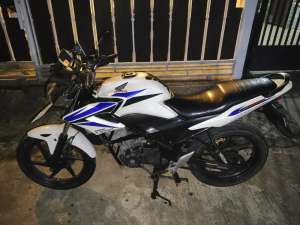 Jual bekas Dijual Cepat HondaCB150R2015Surat Lengkap,Pajak Hidup,Kaleng Full Ori,lokasi di Bekasi Kota