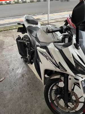Jual bekas Dijual cepat motor honda cbr 150r domisili di bandung,lokasi di Bandung Kota