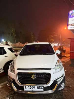 Jual bekas DIJUAL CEPAT MURAH SUZUKI ERTIGA DREZA MT2017,lokasi di Klaten Kab.