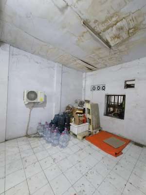 DIJUAL CEPAT RUMAH 2 BANGUNAN NYAMBUNG DI TAMBORA JAKBAR lokasi di Jakarta Barat, tersedia melalui melalui situs Olx