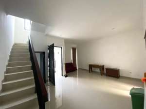 Dijual Cepat Rumah 2 Lantai Murah dekat Hotel di Bogor Selatan lokasi di Bogor Kota, tersedia melalui melalui situs Olx