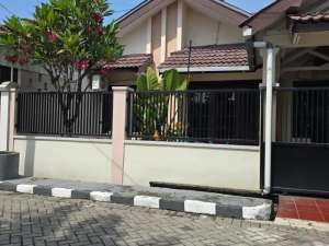 Dijual Cepat Rumah 4 Kamar Siap Huni Hanya 1 Miliaran di Griya Babatan Mukti Wiyung Surabaya lokasi di Surabaya Kota, tersedia melalui melalui situs Olx