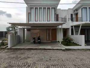 DIJUAL CEPAT RUMAH BARU PROSES FINISHING JAKAL KM 10 lokasi di Sleman Kab., tersedia melalui melalui situs Olx