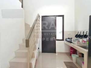 Dijual Cepat Rumah Hoek Dalam Cluster Jakarta Garden City, Semifurnish lokasi di Jakarta Timur, tersedia melalui melalui situs Olx