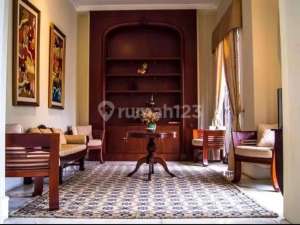 Dijual Cepat Rumah Mewah Mega Kuningan Jakarta Selatan lokasi di Jakarta Selatan, tersedia melalui melalui situs Olx