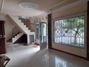 Dijual dan Disewakan Rumah Siap Pakai Lokasi Jl. Menoreh Semarang lokasi di Semarang Kota, tersedia melalui melalui situs Olx