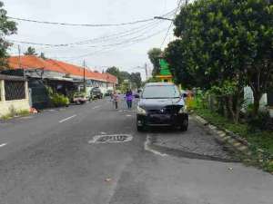 Dijual disewakan Rumah Usaha Kota Mojokerto Jalan Cokroaminoto - Kota Mojokerto Posisi pinggir jalan raya lokasi di Mojokerto Kab., tersedia melalui melalui situs Olx