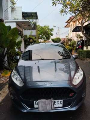 Jual bekas Dijual Ford Fiesta 1.0 EcoBoost AT-S 2014 Abu Metalic Second,lokasi di Jakarta Selatan
