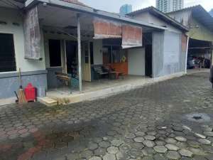 Dijual hitung tanah - Rumah tua cocok untuk kostan, town house, hunian berbayar lokasi di Jakarta Selatan, tersedia melalui melalui situs Olx