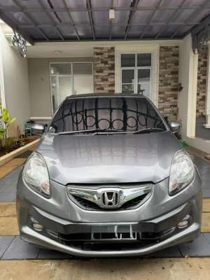 Jual bekas Dijual honda brio 2013 abu abu,lokasi di Jakarta Timur