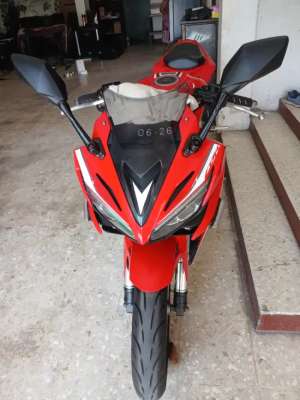 Jual bekas Dijual Honda CBR 150 R thn 2016 terawat km rendah,lokasi di Surabaya Kota