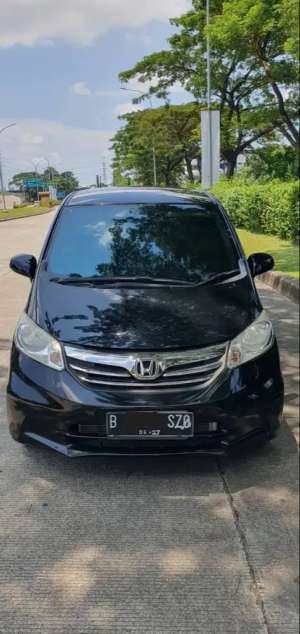 Jual bekas DIJUAL HONDA Freed 1.5 AT 2012 MPV Hitam,lokasi di Tangerang Kota