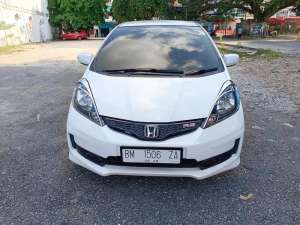 Jual bekas Dijual honda jazz rs matic 2013 dp 12jt,lokasi di Pekanbaru Kota