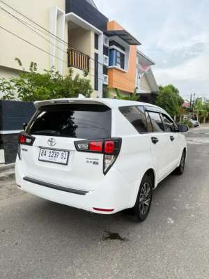 Jual bekas Dijual Innova reborn manual 2020,lokasi di Padang Kota