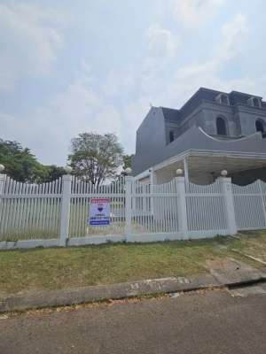 DIJUAL KAVLING DI GADING GOLF INCLUDED DENGAN RUMAH KECIL lokasi di Tangerang Kab., tersedia melalui melalui situs Olx