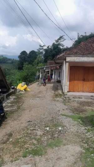 dijual lahan3 bangunan lokasi di Purwakarta Kab., tersedia melalui melalui situs Olx