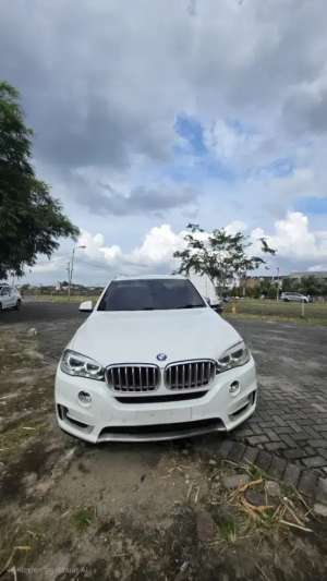 Jual bekas Dijual mobil BMW, masih seperti baru. Sangat terawat,lokasi di Medan Kota