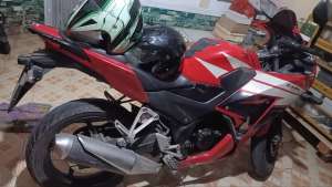 Jual bekas Dijual motor honda CBR 150cc, Jan, tahun 2015, mulus siap mudik,lokasi di Tangerang Kota
