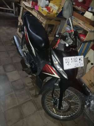 Jual bekas Dijual Motor honda revo fit baru km1311 refo lelang rendah tanpa cacat,lokasi di Makassar Kota