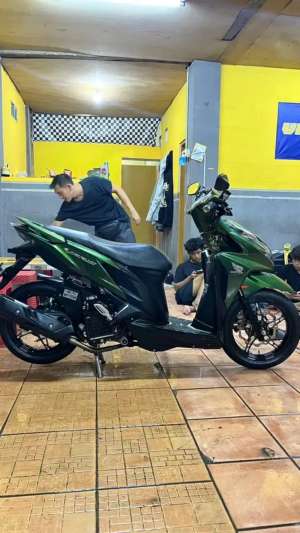 Jual bekas Dijual motor kesayangan Vario kzr 125 old th 2014 type tertinggi Modif,lokasi di Jakarta Selatan