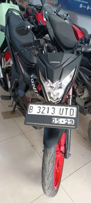 Jual bekas Dijual Motor Sonic 150 R masih orisinil Km 5.723,lokasi di Jakarta Barat