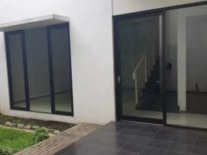 DIJUAL MURAH Rumah Mewah 2 lantai siap huni SHM di Kuta kencana, Singgasana Pradana Bandung lokasi di Bandung Kota, tersedia melalui melalui situs Olx