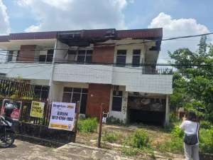 Dijual murah tanah dan bangunan, di hitung tanah saja lokasi di Jl. Kebun Karet no.1277, tersedia melalui melalui situs Olx