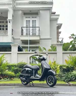 Jual bekas DIJUAL PIAGGIO VESPA GTS 4V 150 IGET ABS THN 2018 PERFECT CONDITION,lokasi di Bekasi Kota