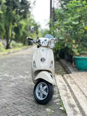 Jual bekas DIJUAL PIAGGIO VESPA LXV 150 3vie good condition,lokasi di Jakarta Selatan