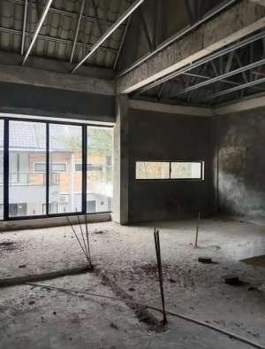 Dijual Rugi Givency One Type Valentino lokasi di Medan Kota, tersedia melalui melalui situs Olx