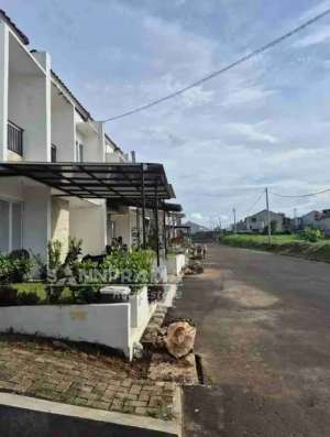 dijual rumah 2 lantai di Bojongsari, Depok lokasi di Depok Kota, tersedia melalui melalui situs Olx