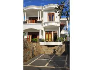 DIJUAL RUMAH 2 LANTAI PREMIUM BAGUS DEKAT RUMAH ARTIS TERKENAL HARGA NEGO NORTHRIDGE SENTUL CITY lokasi di Bogor Kota, tersedia melalui melalui situs Olx