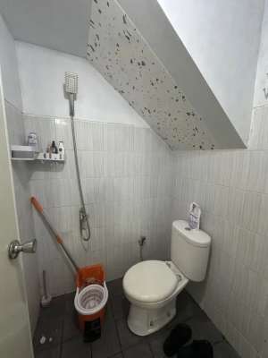 DIJUAL RUMAH 2 LANTAI SEMI FURNISHED CLUSTER BUARAN ASRI lokasi di Tangerang Selatan Kota, tersedia melalui melalui situs Olx