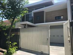 Dijual Rumah 2 Lantai Siap Huni Pusat Kota Lokasi di Lengkong Bandung lokasi di Bandung Kota, tersedia melalui melalui situs Olx