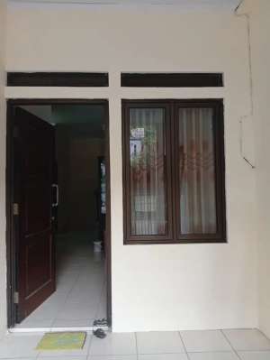 Dijual Rumah 2Lantai Di Taman Kedaung Ciputat lokasi di Tangerang Selatan Kota, tersedia melalui melalui situs Olx