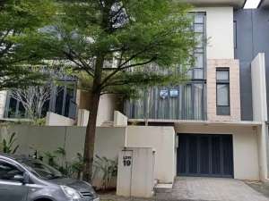 Dijual Rumah 3 lantai Mewah di Nava Park BSD City Tangerang Selatan lokasi di Tangerang Selatan Kota, tersedia melalui melalui situs Olx